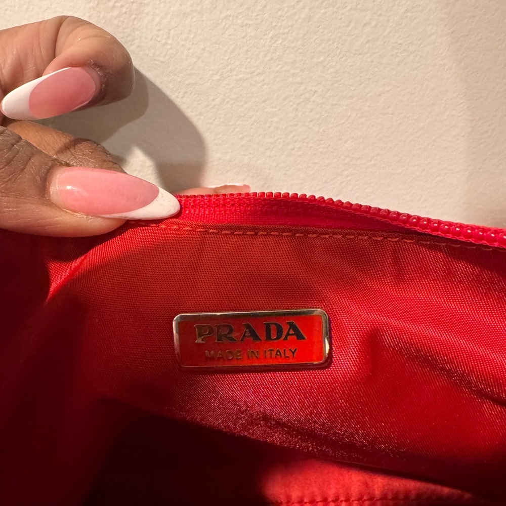 Vintage Prada purse , In perfect condition. - Picture 4 of 4